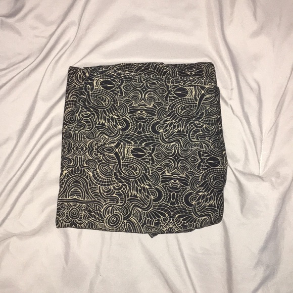 Black and tan print LuLaRoe leggings - Picture 2 of 3